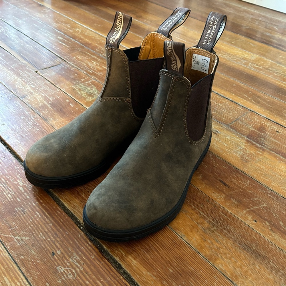 Lightly used Blundstones